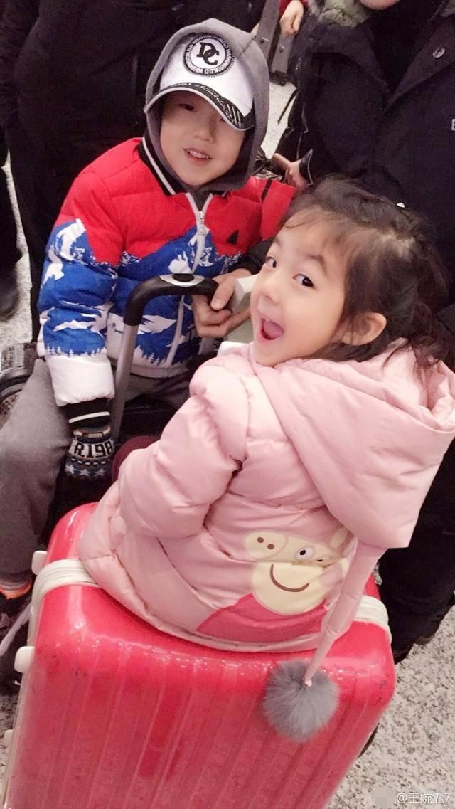 嗯哼和霍思燕拍写真,小泡芙捞金最可怜累趴下