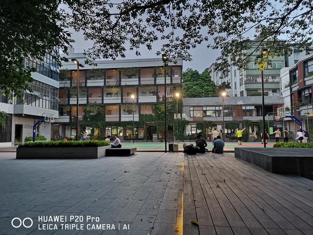 华为P20 Pro、苹果X对比评测:国产机皇能一击