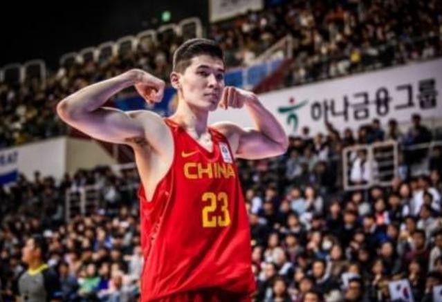 仅仅4小时,传来中国男篮2条最新消息,分别与王