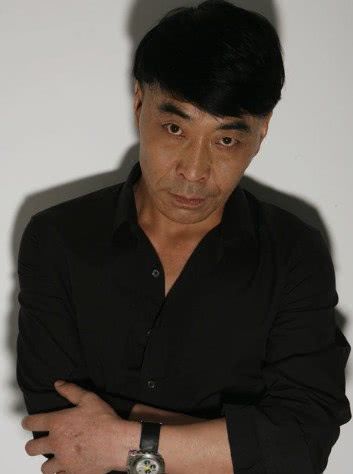 他是"反派专业户",演技比王宝强还好,独宠丑妻几十年,今成这样