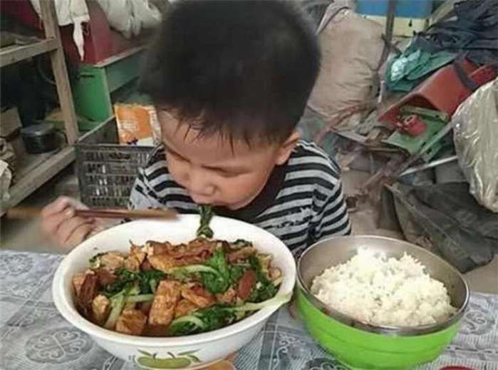 5岁孩子在幼儿园总吃不饱,看到妈妈发的一个视