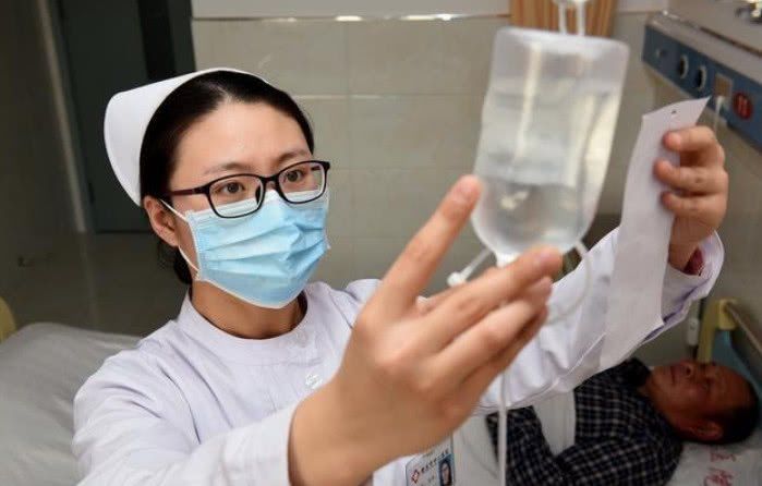 护士曝光真实工资单,抱怨工资太少不够花,网友