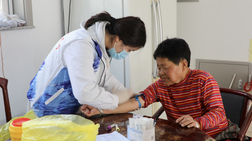 上门体检更温暖~延庆珍珠泉乡把关爱送到老人心坎儿上