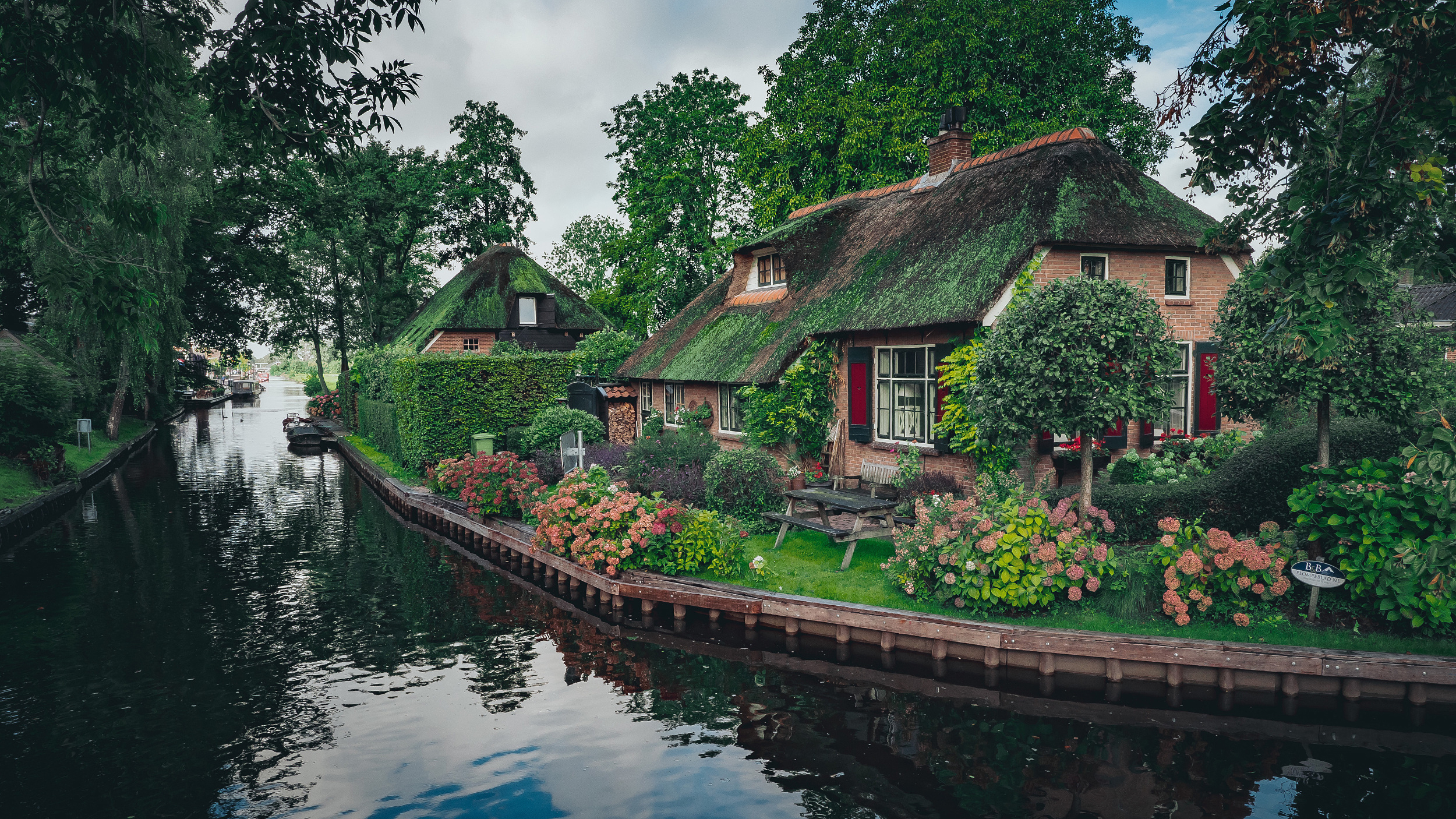羊角村运河(荷兰) Giethoorn Canal (The Netherlands) 羊角村运河(荷兰) Giethoorn Canal (The Netherlands)