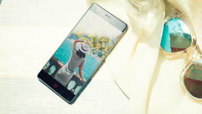 截个长图并不难,前提是你要用这款手机