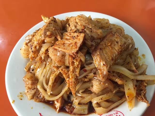 陕西凉皮的另类吃法—烧肉面皮