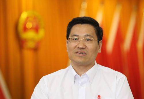 邓卫洪当选东莞市虎门镇镇长