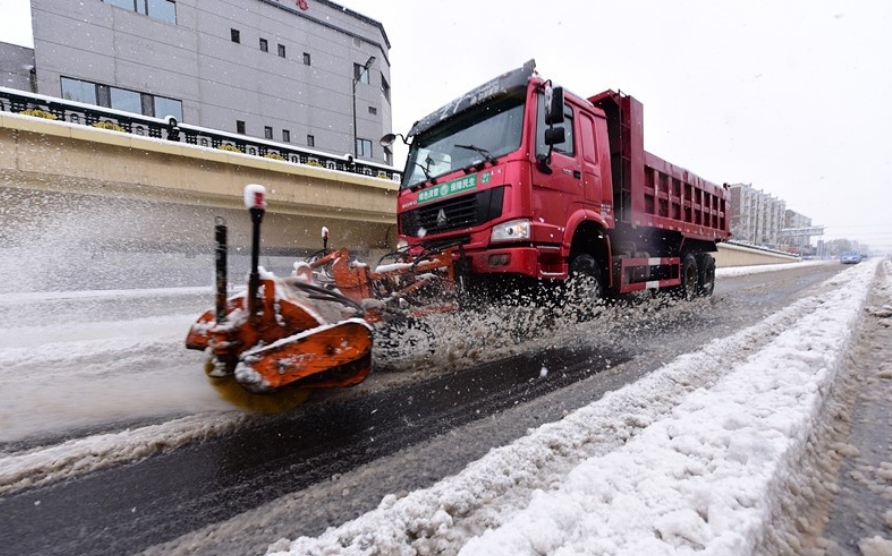 57年来最大暴雪侵袭黑龙江牡丹江 市民踏雪出行