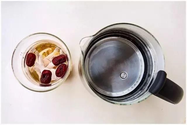 补气补血养颜汤汤水里渗透着浓浓的胶原蛋白