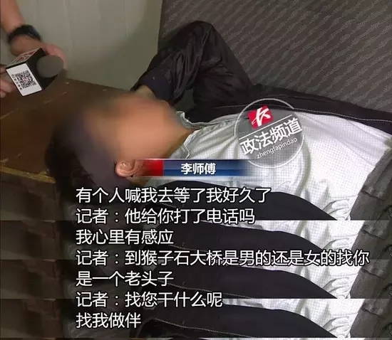 男子坐公交连投2700元 司机查看投币箱时发现遗书