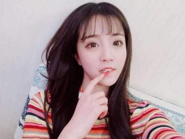 抖音女神莉哥爆红后迅速膨胀,粉丝骂其无耻,一