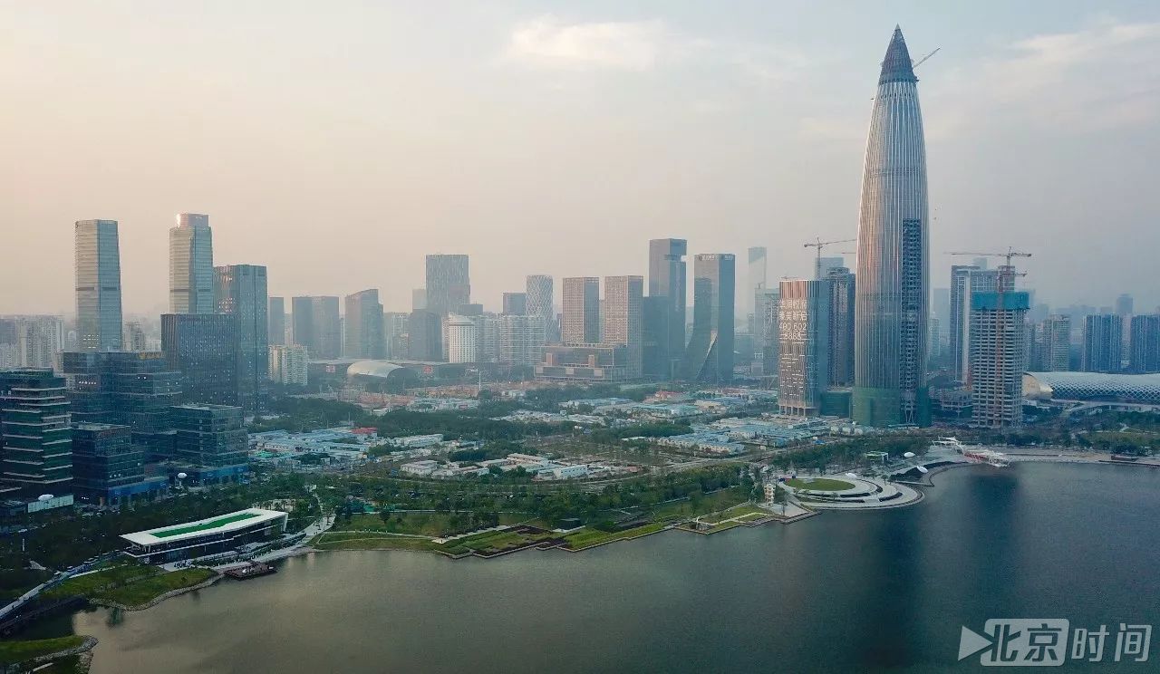 日本90后在深圳街头哭了:大叔们醒醒,日本已经