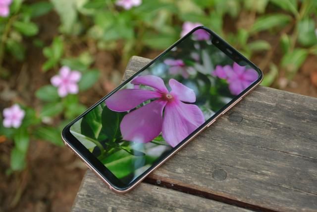 雷军亲自体验小米8续航能力,最便宜骁龙845手