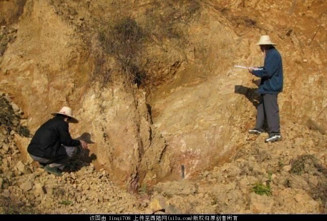 毛泽东为何生不进故宫,死不进十三陵?