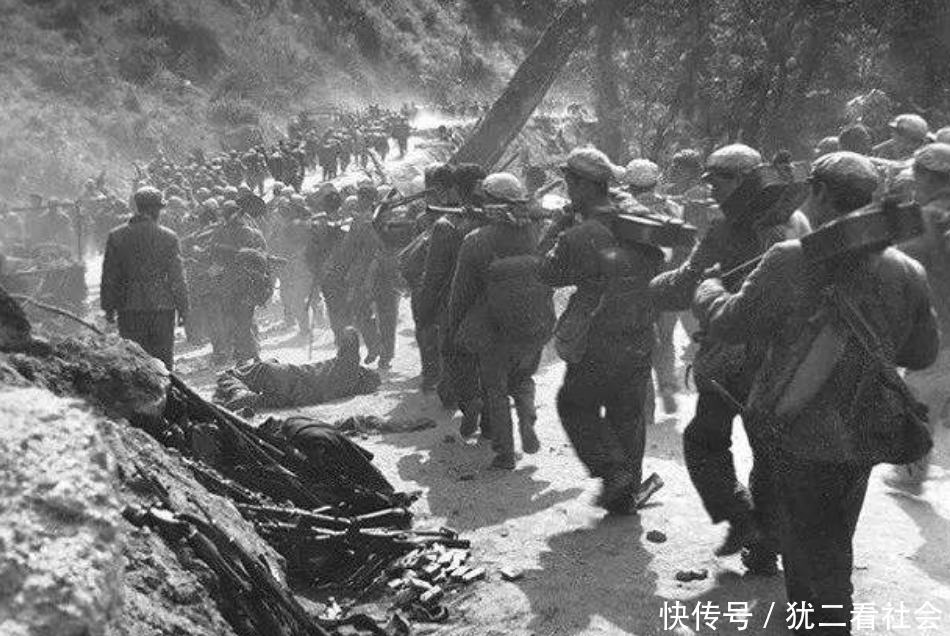 中印战争,我军4万兵力击溃30万印军,世界一片