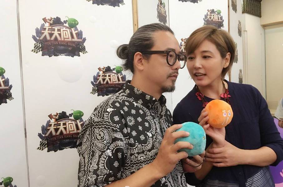 《粉红女郎》里的“男人婆”现实生活里竟和“傅老大”成亲了,不少网友对此表示惊喜。
