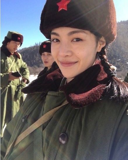 撞脸宋慧乔还神似萧敬腾,93年钟楚曦的鲶鱼脸