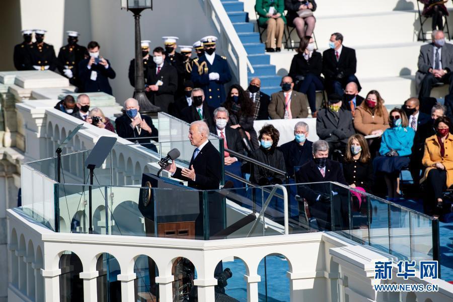 1月20日,在美国首都华盛顿国会山,拜登(前)在美国第46任总统就职典礼