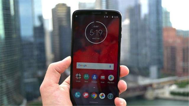 联想抢占先机发布首款5G手机,看到价格后,网友