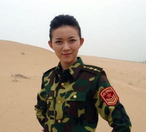 中国最美女将军,被授予少将军衔,曾立功7次,是国家一级演员