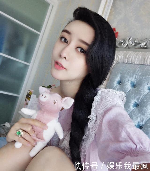 何承熹晒出怀孕照,但是有的网友就坐不住了,她生出来的孩子会长什么