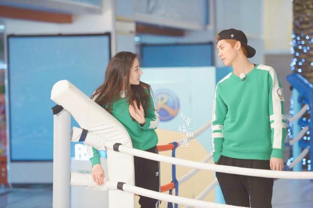 《甜蜜暴击》大量路透照曝光,鹿晗被迫道歉重新拍摄