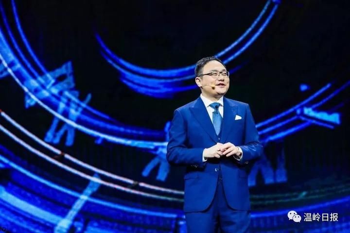 罗振宇,自媒体视频脱口秀《罗辑思维》主讲人,互联网知识型社群试水者