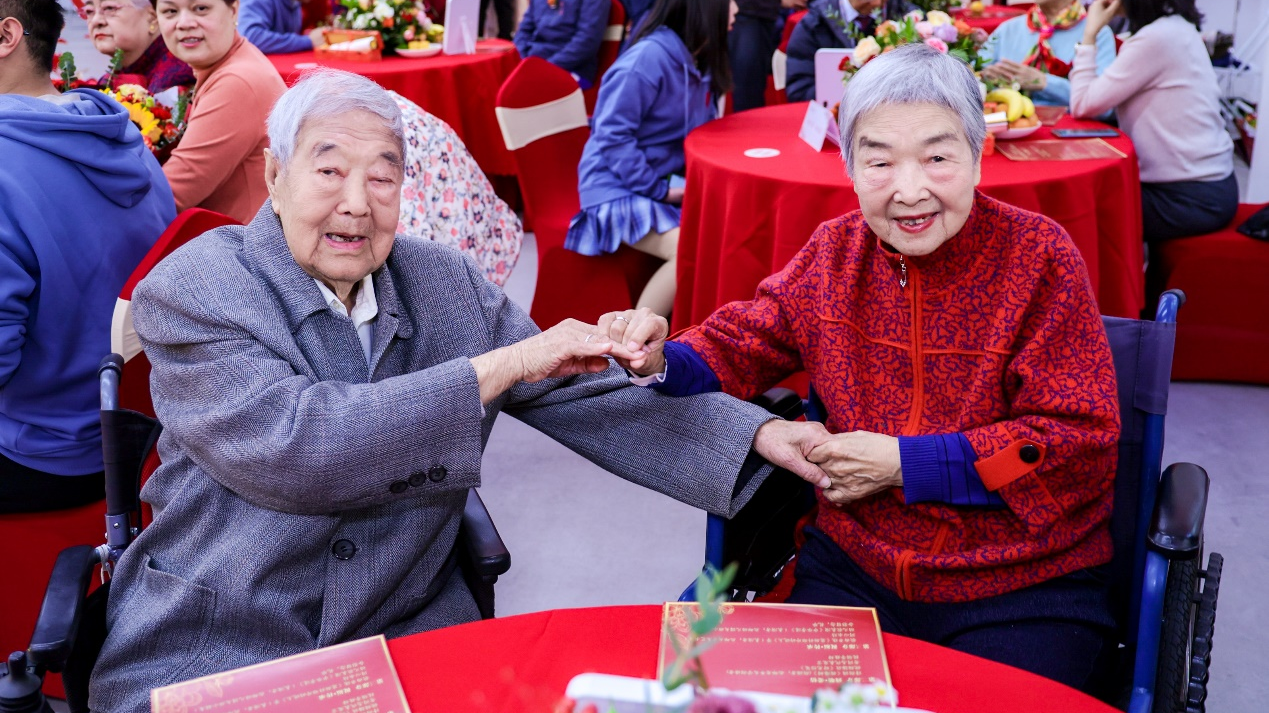 从风华正茂到白首相伴 北邮举办金婚、钻石婚、白金婚集体庆典 从风华正茂到白首相伴 北邮举办金婚、钻石婚、白金婚集体庆典