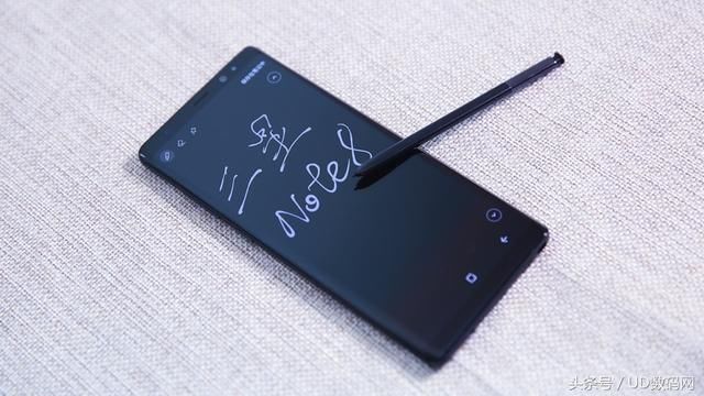 高手过招:三星Note8遇上iPhone X,谁才是真旗