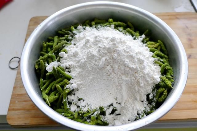 楮桃树上像桑葚一样的毛毛虫你吃过吗?别说