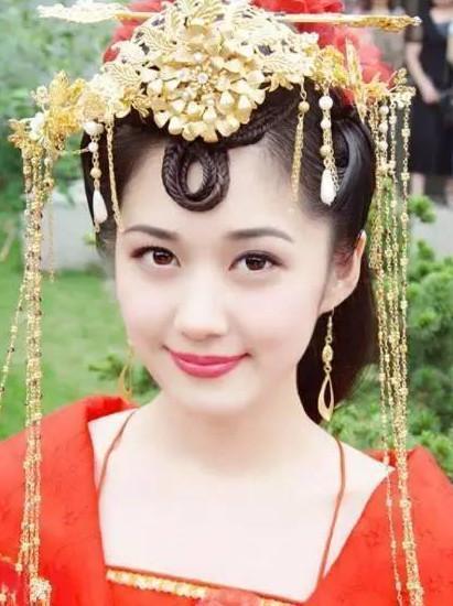 拥有娃娃脸的女星, 包子脸的赵丽颖, 童颜林依晨