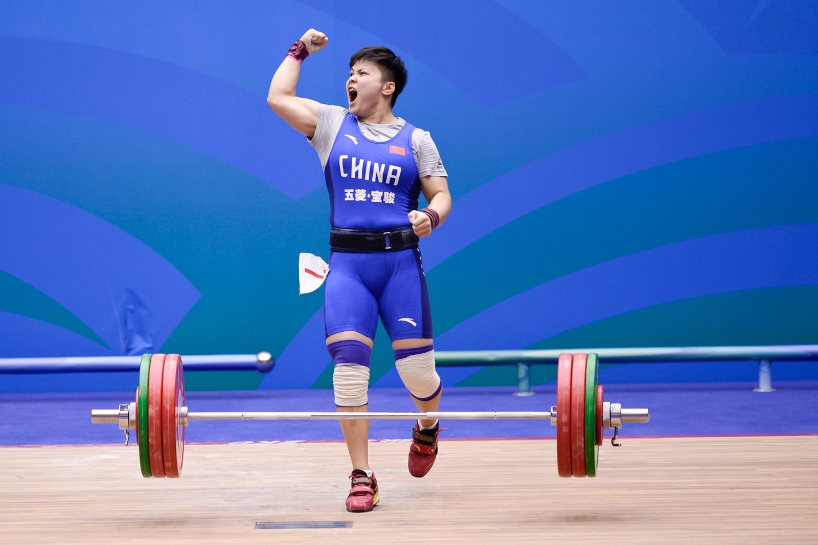 举重亚锦赛汪周雨夺冠 杨哲打破世界纪录