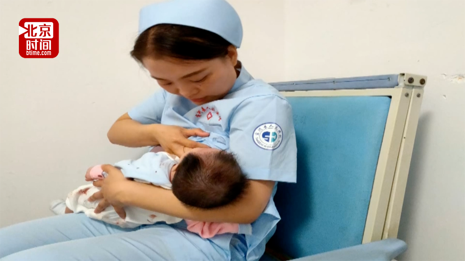最美临时妈妈！父母车祸受伤婴儿饿的直哭 护士解衣喂奶宝宝立刻安静