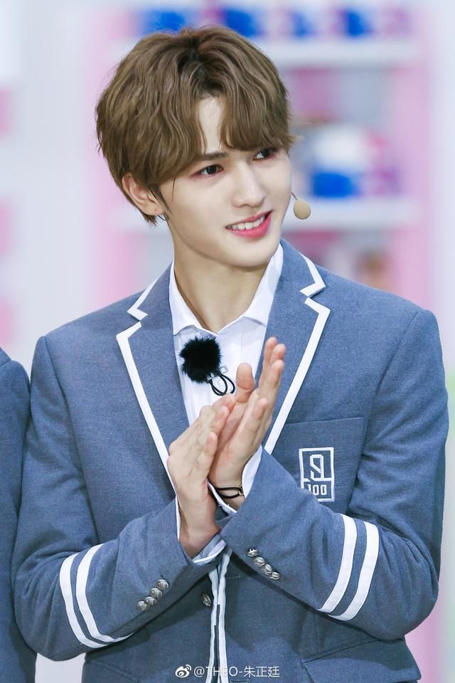 吧唧说娱乐朱正廷微博撒娇晒卡通形象,网友:你