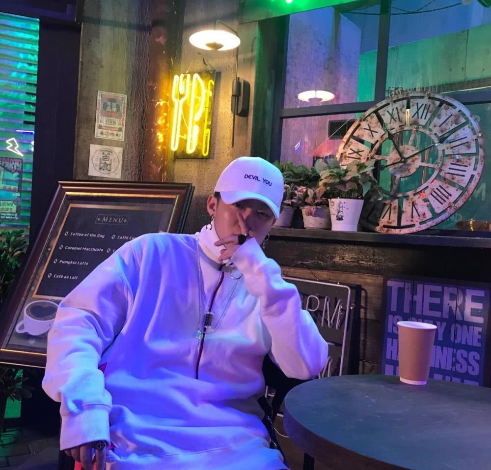 公开恋情?李小璐 PGone秀恩爱接吻视频被曝光(图2) 公开恋情?李小璐 PGone秀恩爱接吻视频被曝光(图2)