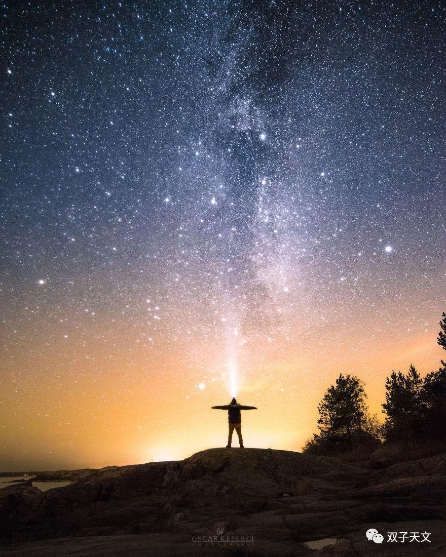 一个人看满天繁星图片图片