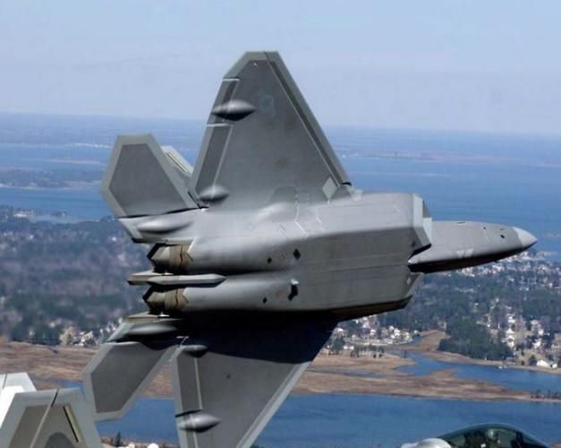 F16总师嘲笑歼20: 鸭翼装对手身上最好? 已笑