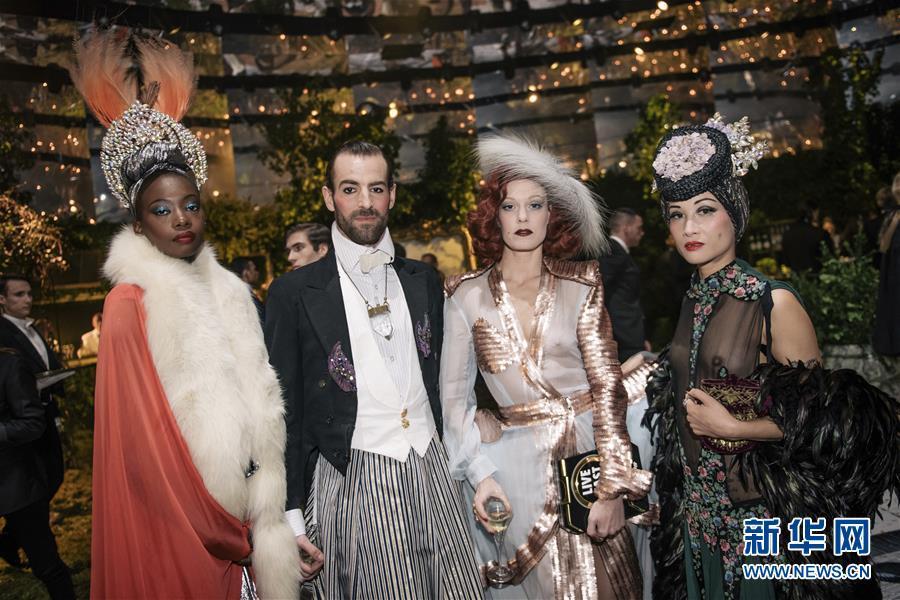 带入感太强!巴黎梦幻舞会如童话场景