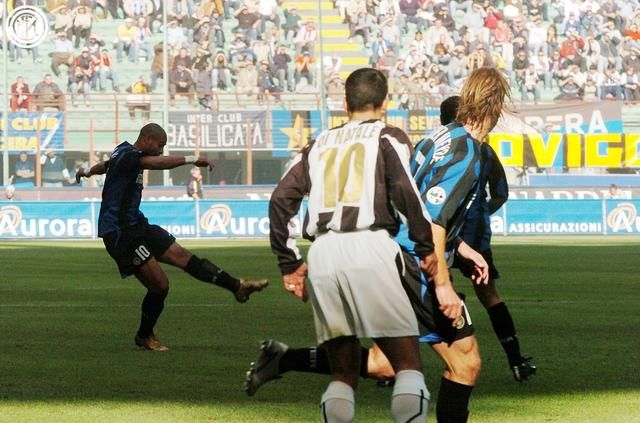 复刻青春!射门力量99的阿德里亚诺又回来了!