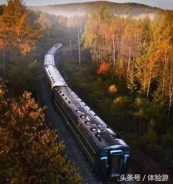 坐上火车旅行吧 穿越长白山的山谷溪流 大兴安