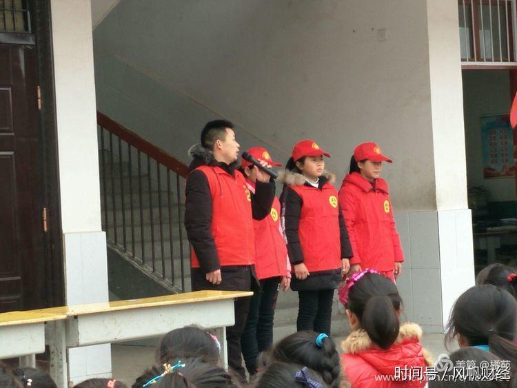 溧河乡十里铺小学举行《捐衣送暖献爱心》公益