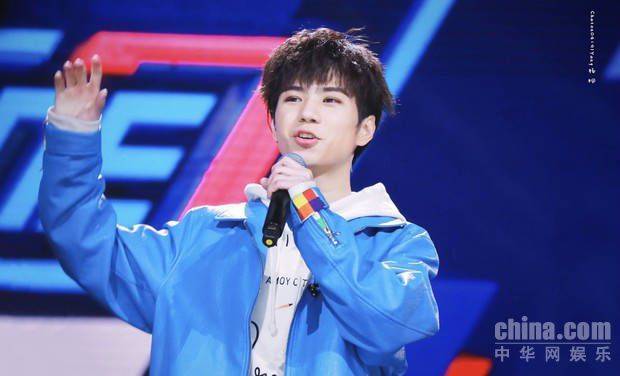 《以团之名》活久见 赵品霖田书臣合体"秀恩爱"