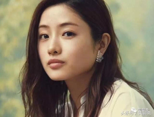 Angelababy晒化妆视频,网友说嘴角开到耳朵根