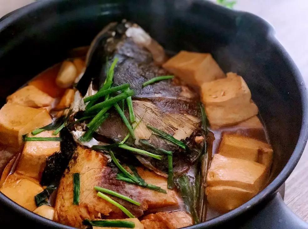 砂锅鱼头豆腐汤,延缓脑力衰退