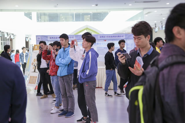 贵州新华电脑学学院:选择职业技术学校的好处