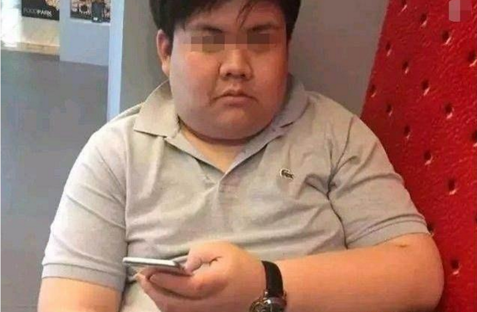 男子被网恋女友骗入传销组织,每天只吃面条,被