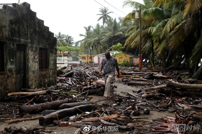 法气象机构表示，“厄玛”每小时295公里的风速已经持续超过33小时，超过有气象记录以来任何一次类似级别台风最大风速的持续时间。