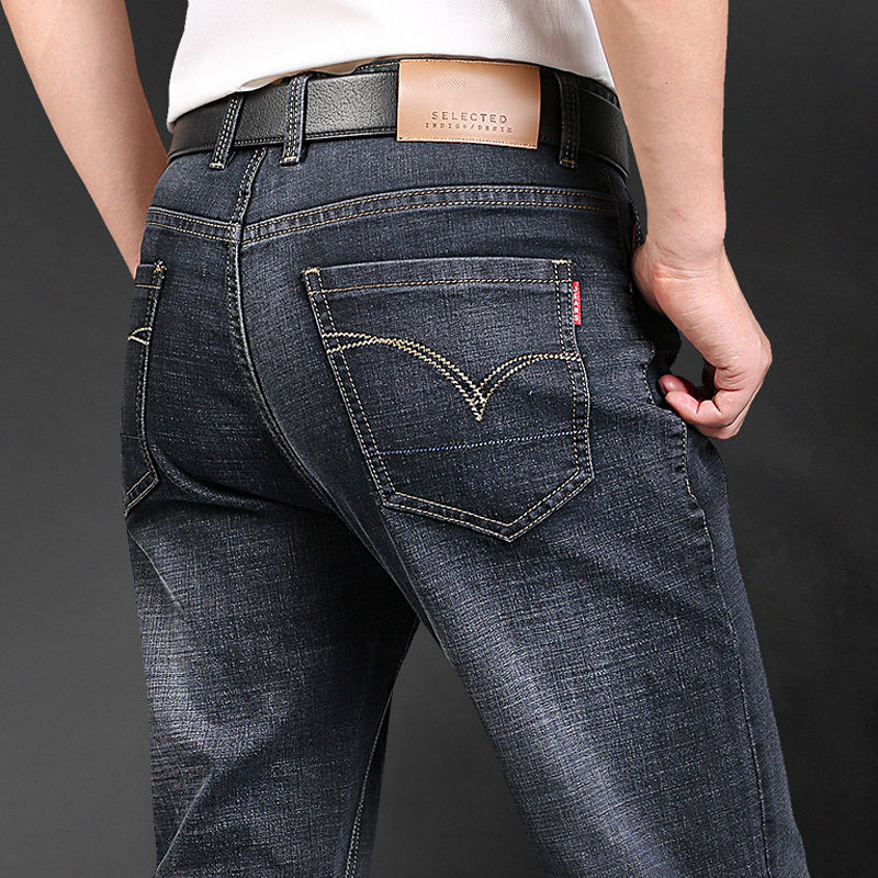 别再穿休闲裤了,今年男士流行牛仔裤+豆豆鞋,