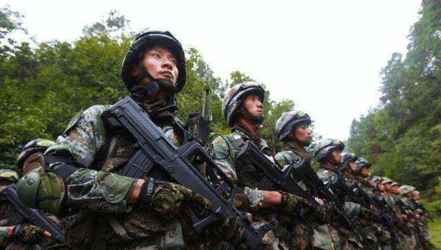 解放军一个军有多少人?