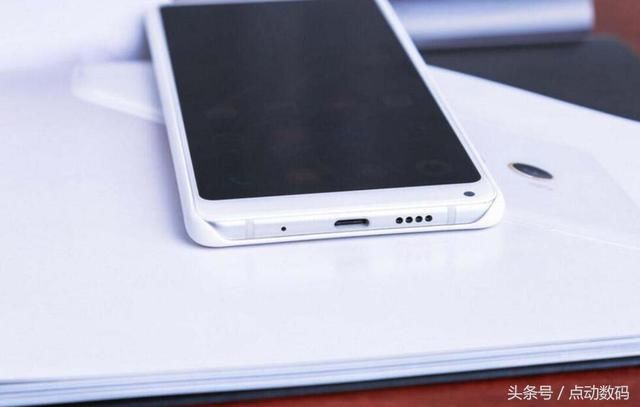 小米MIX2S第一个中评出现,你觉得这样的评价